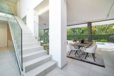 Villa in Benahavís - Luxury 5 Bedroom Villa With a Private Pool